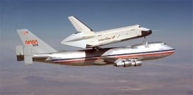 Prom kosmiczny Enterprise na grzbiecie samolotu Boeing-747/SCA