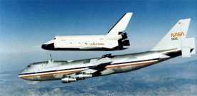 Prom kosmiczny Enterprise po odczeniu od samolotu Boeing-747/SCA