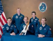 Załoga STS-30